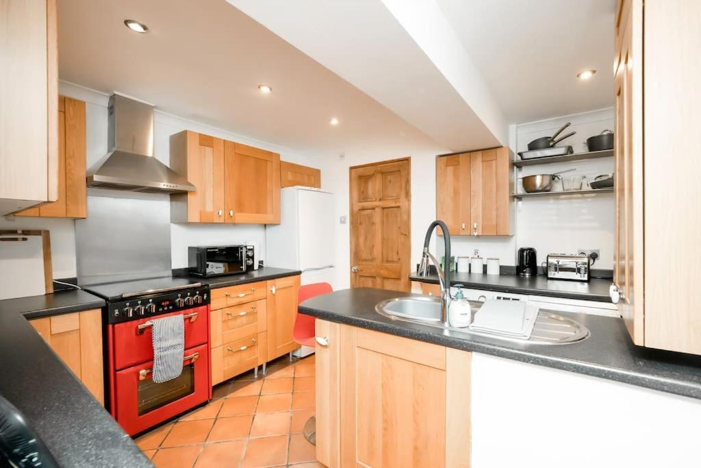רויאל טונבריג' וולס 3 Bedroom Home Close To Town Centre With Wifi & Garden מראה חיצוני תמונה