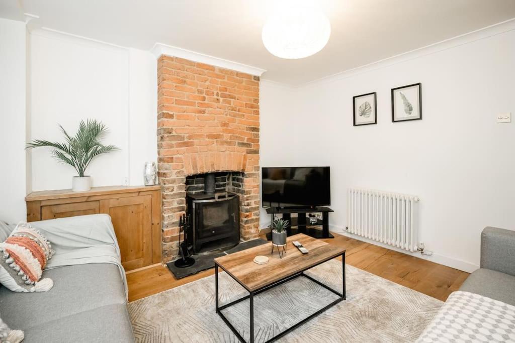 רויאל טונבריג' וולס 3 Bedroom Home Close To Town Centre With Wifi & Garden מראה חיצוני תמונה