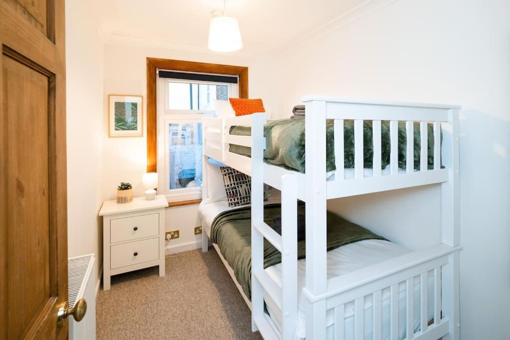 רויאל טונבריג' וולס 3 Bedroom Home Close To Town Centre With Wifi & Garden מראה חיצוני תמונה