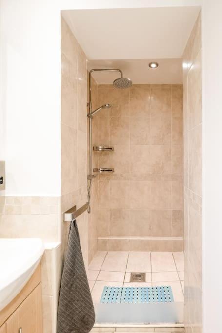 רויאל טונבריג' וולס 3 Bedroom Home Close To Town Centre With Wifi & Garden מראה חיצוני תמונה